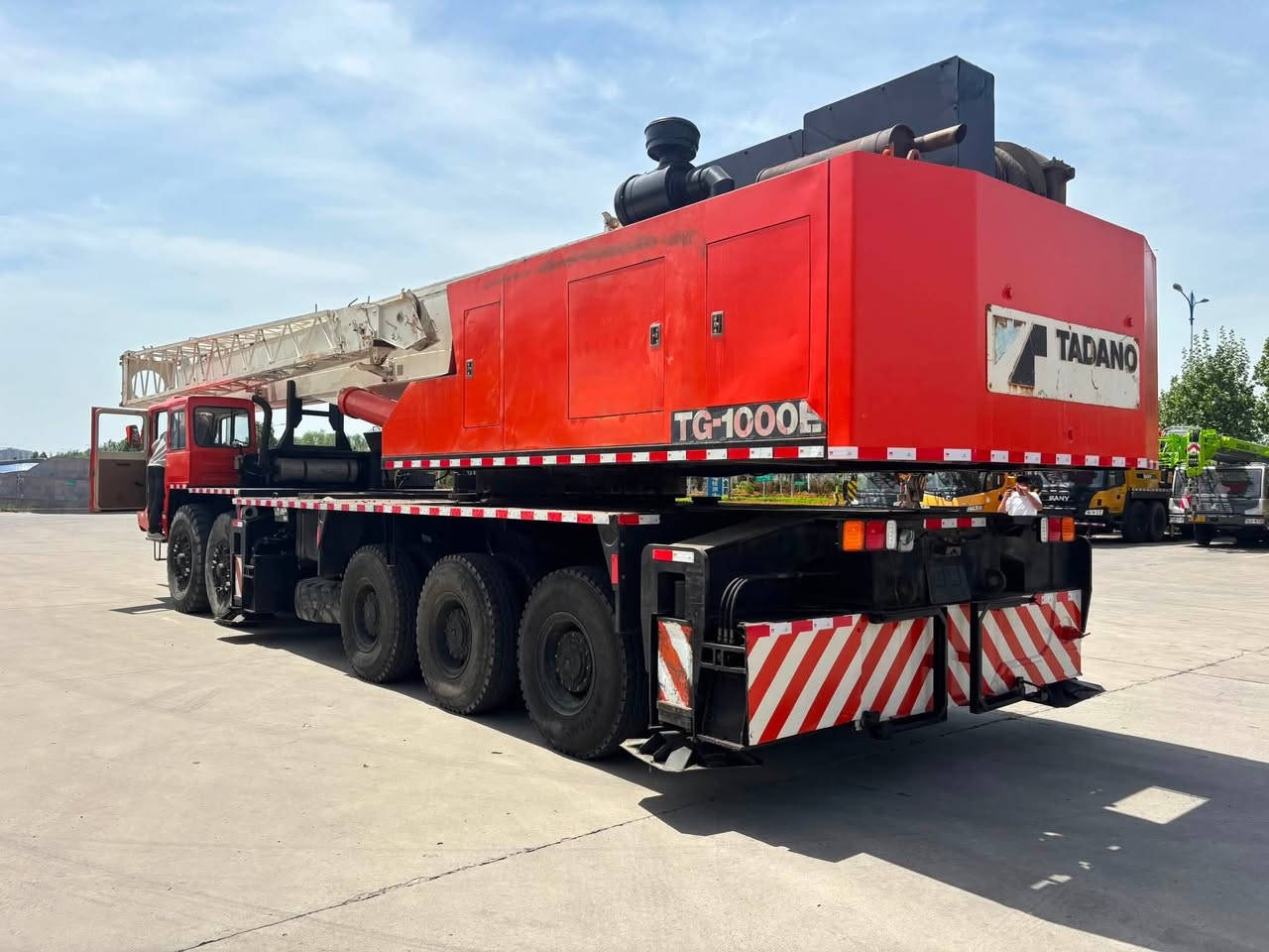 TADANO TG-1000E CRANE
出售日本生产TADANO TG-1000E汽车起重机，中国国有建筑公司退役，保养非常好！下车装日产V10发动机，上车装日产直列6缸发动机。现在在中国停放。有需要的朋友请联系我们：
微信/whatsapp:86-13526170326(杨)

Japanese-produced TADANO TG-1000E truck crane for sale, retired by Chinese state-owned construction companies, very well-maintained! Get out of the car with a Nissan V10 engine, and get on the car with a Nissan in-line 6-cylinder engine. It is parked in China now. If you need it, please contact us: 
WeChat/whatsapp: 86-13526170326 (Yang)
#TADANO #CRANE #起重机

بيع كران سيارة TADANO TG - 1000E الصنع الياباني، مستخدم من شركة بناية حكومية صينية، صيانة ممتازة!装有 محرك Nissan V10 في الجزء السفلي والمركبة، و محرك Nissan بطريقة سلسلة من 6 أسطوانات في الجزء العلوي. موجود الآن في الصين. يرجى الاتصال بنا إذا كنت بحاجة:
WhatsApp/WeChat: +86 13526170326 (Yang)


**إذا كنت صاحب هذا الإعلان وتريد حذفه لأي سبب، رجاءا أرسل رسالة إلى الدعم الفني**