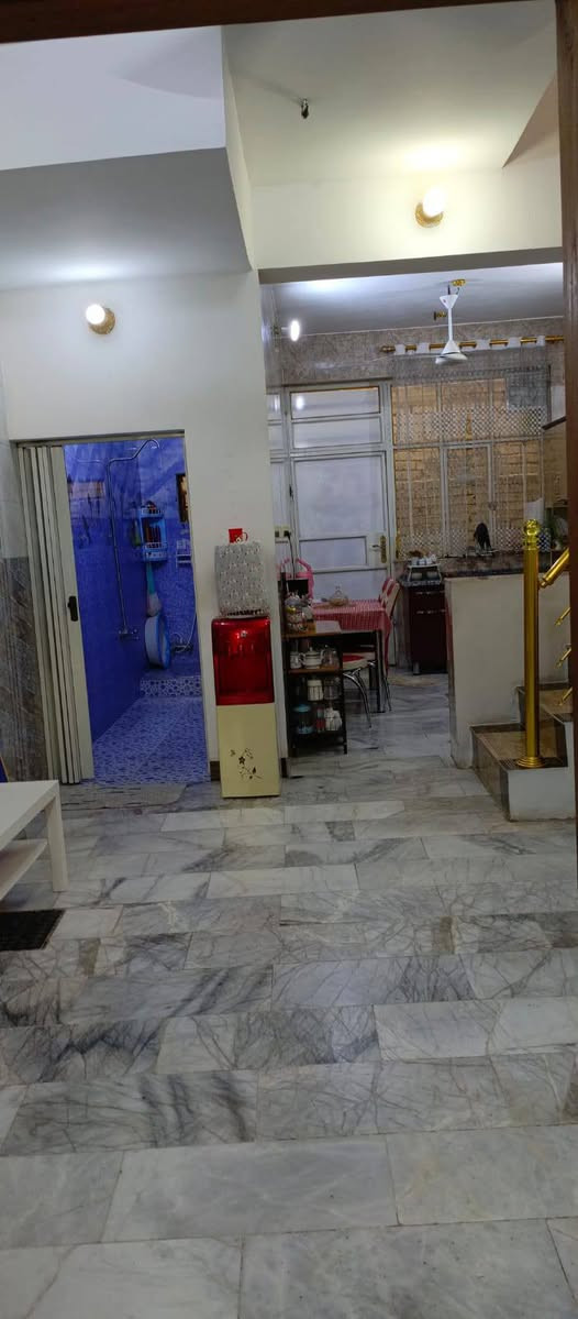 بيت للبيع المساحه 75م
طابقين الواجهه 5والنزال 15شارع مشمشه
***********
 الزراعي الخطيب
