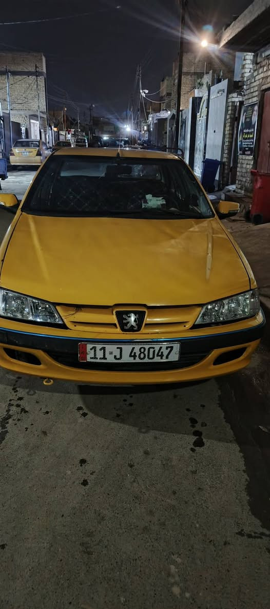 بيجو بارص 2015
كير ومكينه فرنسي ترايك وين ما
 يعجبك
 طاير البنيد وضارب الجامه 
السياره بسمي تحويل ثاني يوم
مصفره هيئة وغرامات 
رايدهة ب38  وبيهة مجال حك الجيه
عنواني بغداد العبيدي حي السفير 
***********
