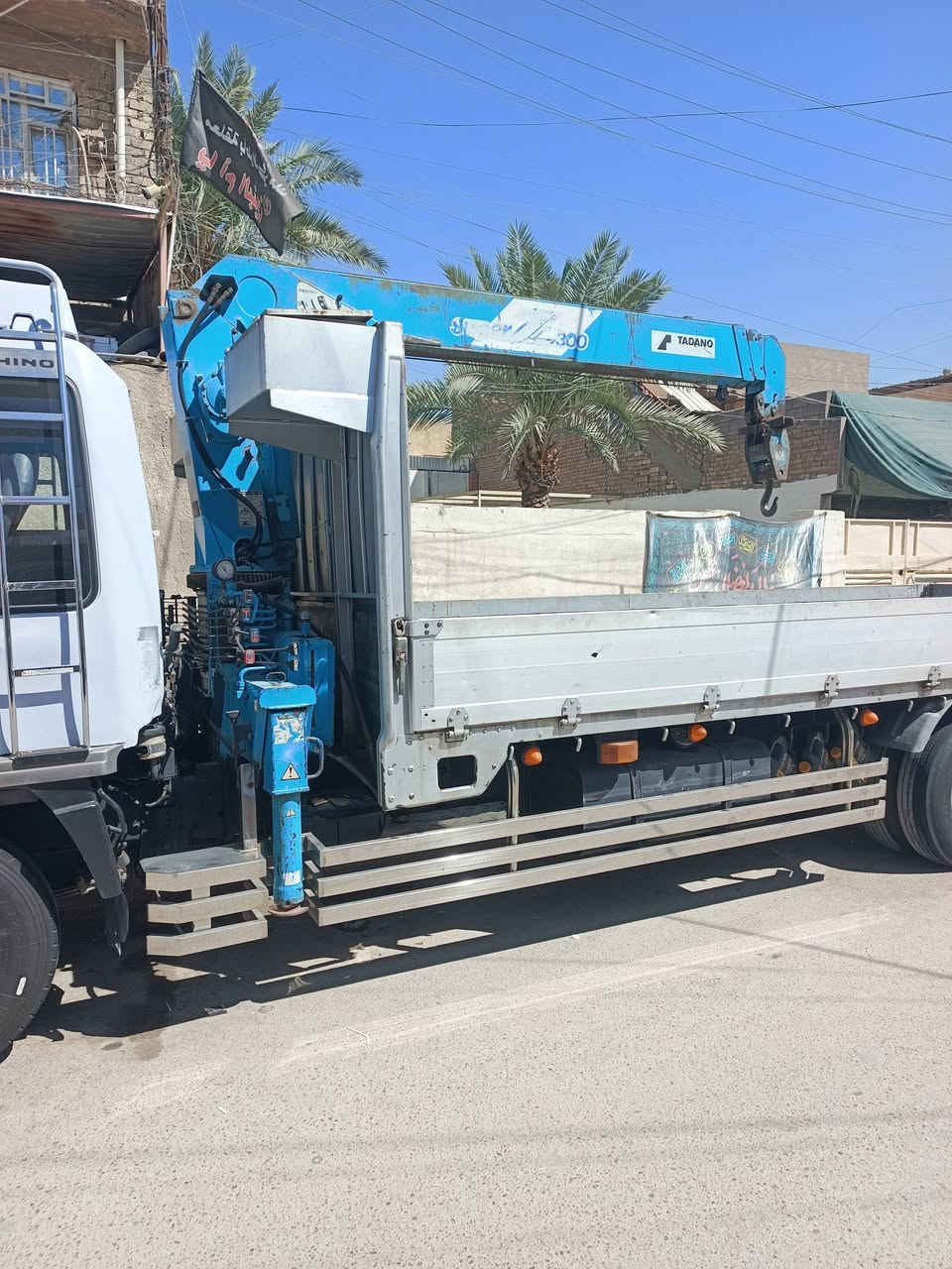 سياره هينو للبيع موديل 1995مكينه 80عادي كرين بسلاتين    ***********
