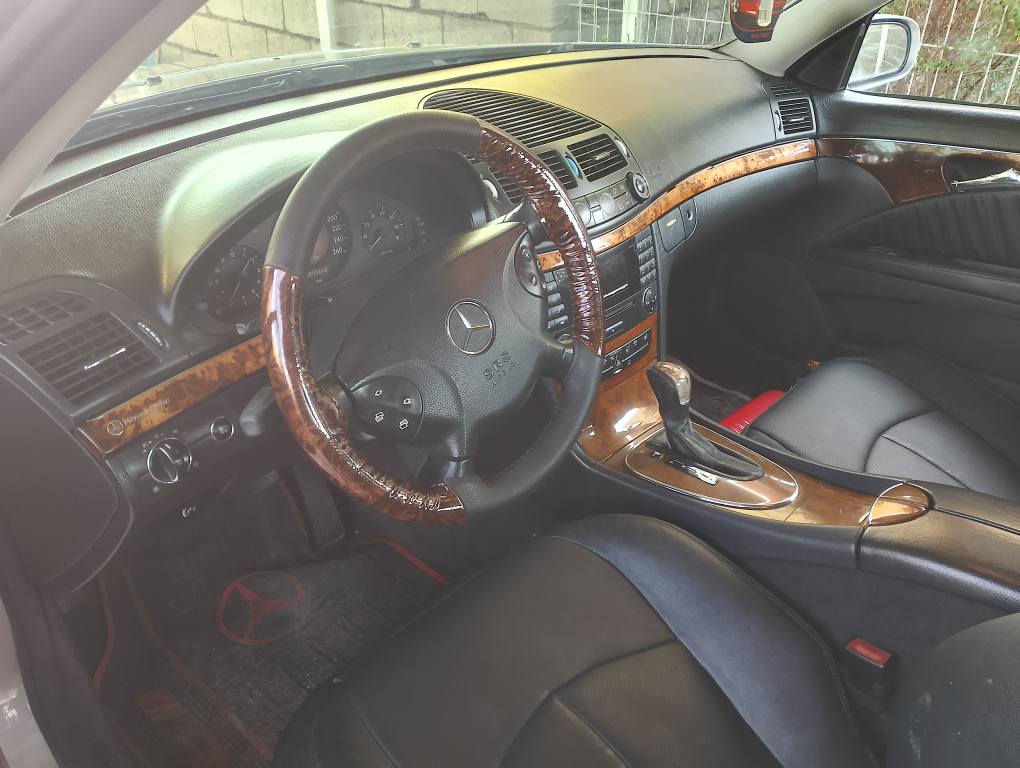 بسم الله الرحمن الرحيم : سيارة صنف w11 AMG موديل ٢٠٠٣ نظيفة جدا استخدام عائلي جاهزة من كل النواحي عدا صبغ البنيد دون تأثير على أجزاء السيارة مسجلة باسمي الاتصال *********** و .٧٧٤٠١٢٠٣٥٦ السليمانية, العراق
