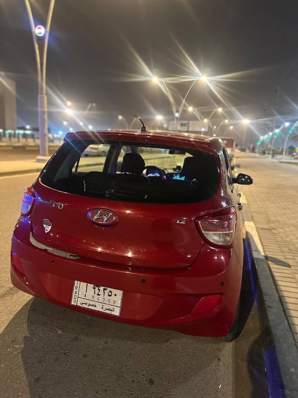 سياره هونداي 2016  سيارة بنيه  تبيعه محتاجه ***********
