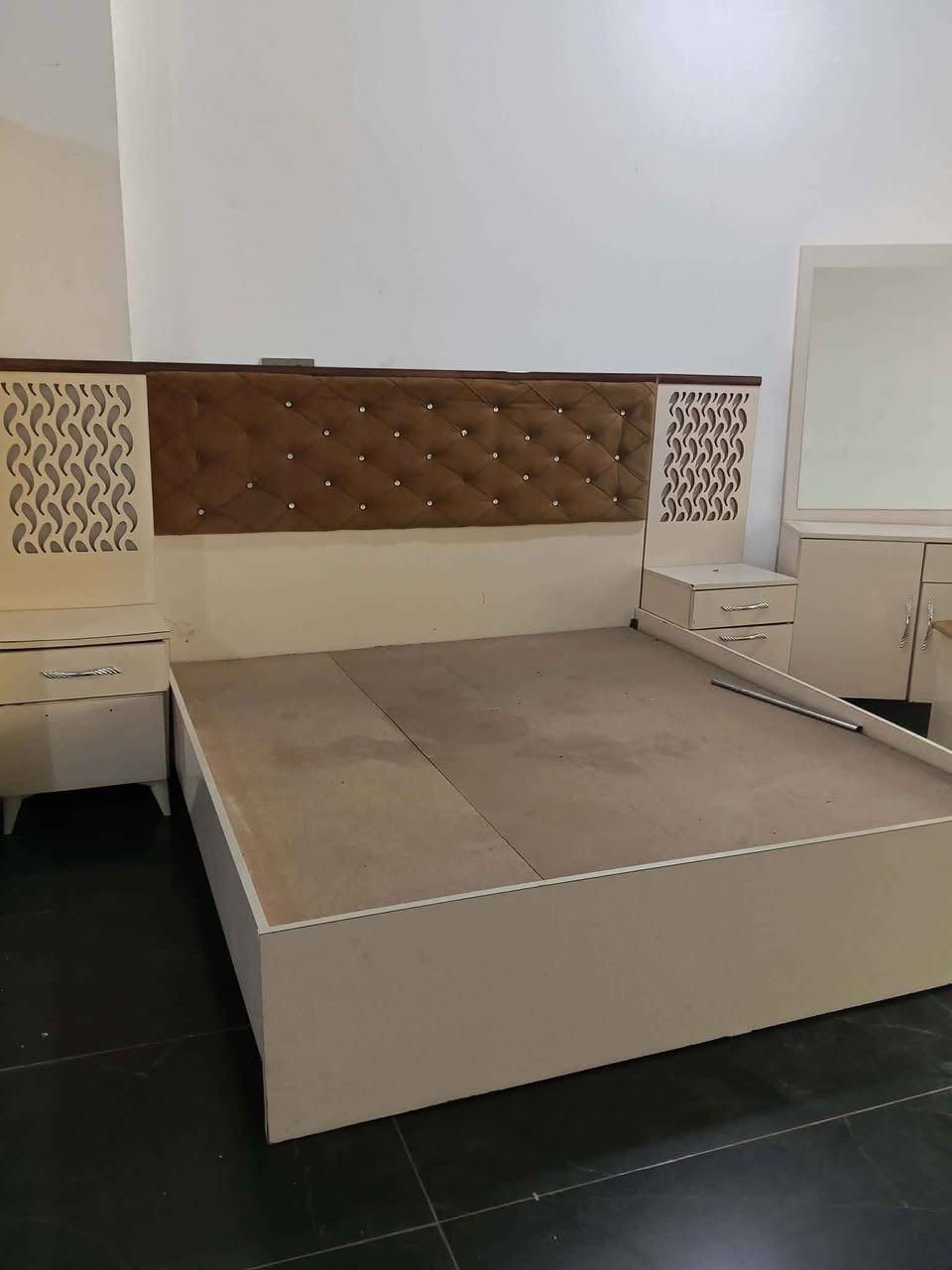 غرفه نوم تفصال لوك درجه اولى سعر 500 الف شراي يخابر رقم مكان كركوك *********** كركوك, العراق
