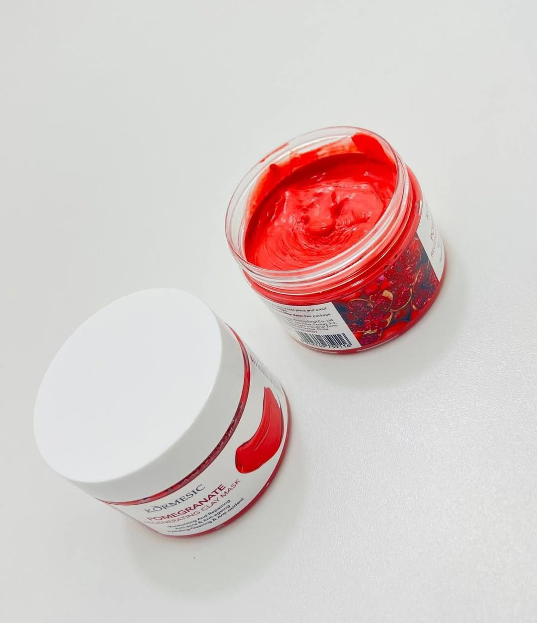 هذا قناع طين مجدد بالرمان من Kormesic. 
يساعد على تنقية البشرة وإصلاحها.
يعمل كمضاد للأكسدة ومضاد للشيخوخة.
ينظف المسام بعمق ويزيل الأوساخ والزيوت.
يساعد على تفتيح البشرة وتوحيد لونها.

Kormesic
قناع طين مجدد بالرمان
تنقية وإصلاح
توحيد اللون ومكافحة الشيخوخة
تنظيف ومضاد للأكسدة

قطعه  5


**إذا كنت صاحب هذا الإعلان وتريد حذفه لأي سبب، رجاءا أرسل رسالة إلى الدعم الفني**