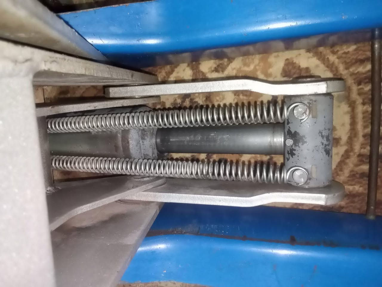 💢 يوجد توصيل لكافه المحافظات
جك تمساح 5 طن ضخم حجم كبير دبل بستم مكبس كبير استعمال قليل اخو الجديد بلادي مامفتوح اصلي قديم باب اول وزن ثقيل جدا وذو متانه عاليه جدا خالي من اي نظوح قطرة ماينظح  يستخدم لكافه السيارات العاليه والناصيه  السعر 110الف المكان بغداد *********** بي واتساب بغداد, العراق
