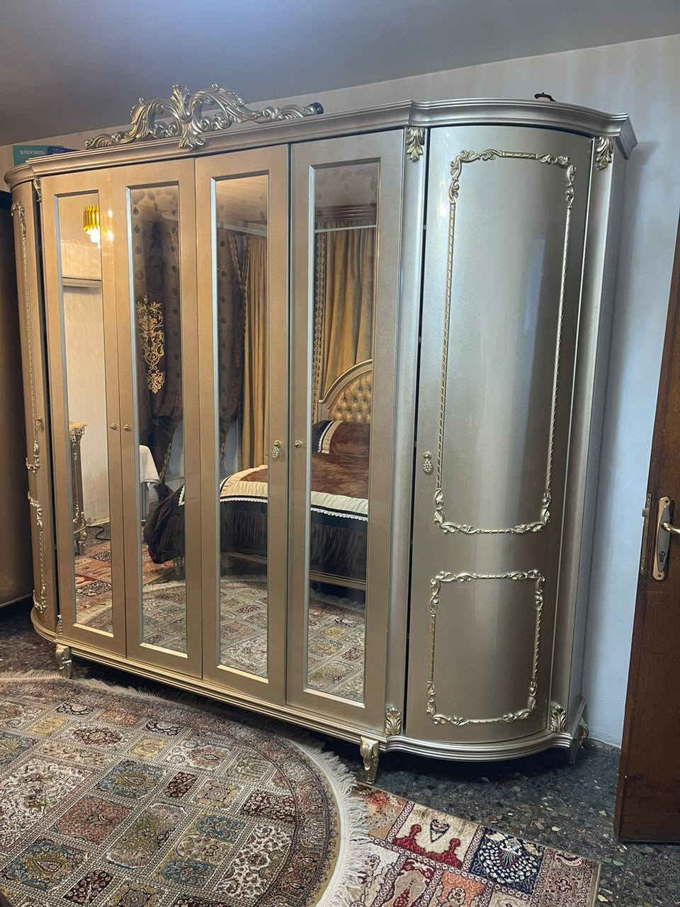 مكلف بالنشر للبيع غرفة نوم
العنوان بغداد الحارثية 

الاتصال على الرقم ***********
