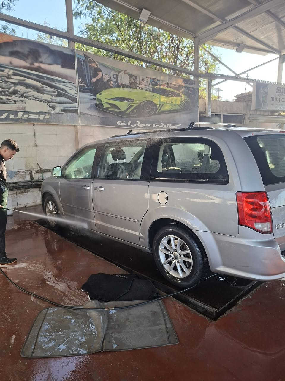 دوج كرفان 2014 
باب كهرباء جنطة كهرباء تحكم استيرن 
السعر 12300 بيه مجال بسيط 
***********
