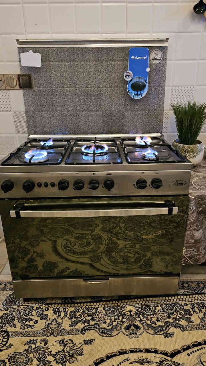 طباخ للبيع أستعمال قليل شغال من العيون والفرن والتوقيت 
السعر  300  
المكان كربلاء .. أستفسار عل الرقم التالي ***********
