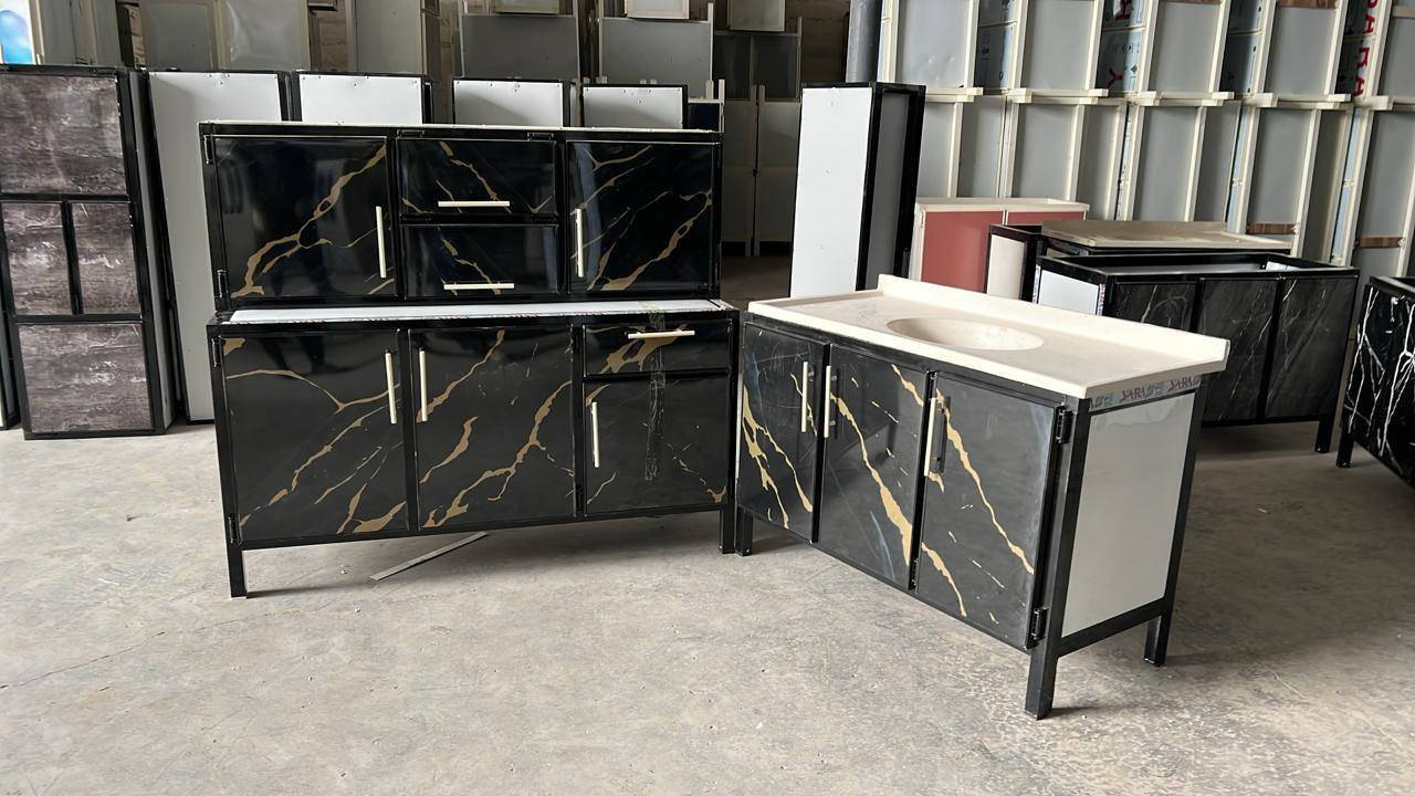 كاونتر متر ونص ⭐
 ارضي وملحق متر ونص  
وسنك  و 20 سم . 
🚗 متوفر توصيل لجميع المحافظات


**إذا كنت صاحب هذا الإعلان وتريد حذفه لأي سبب، رجاءا أرسل رسالة إلى الدعم الفني**