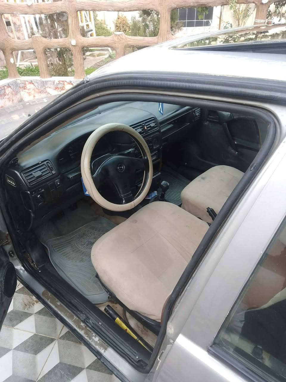 السلام عليكم فكتره ٢٠ موديل ٩٣ السياره اربيل بسمنه (منضومه غاز شغاله) مطوزه جماليه بدون معجون موصفات قفل مركزي سلايت جمات كهرب ***********
