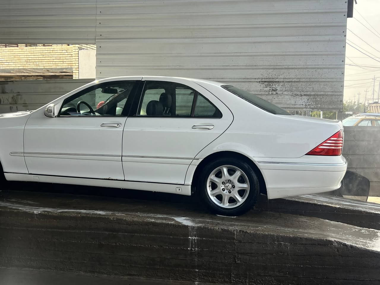 ‏سلام عليكم للبيع مرسيدس موديل 2001 فول مواصفات السعر 105 سنوية باسمي مكان السيارة بغداد للاستفسار￼***********
