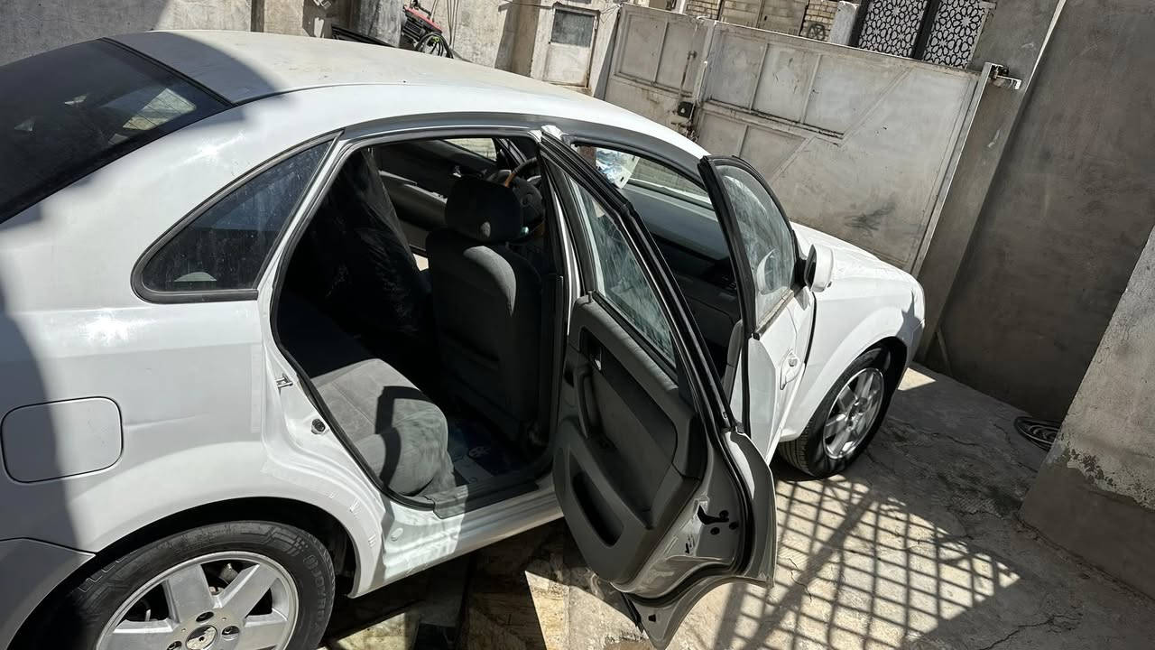 السلام عليكم البيع 
مديل 12 شركه العامه 
بسمي سنويه رقم هزه جديد رقم بغداد دولي  
ماشيه 160 حقيقي سياره اخت الجديده بيه صبغ الواضح بل صور طخه بصيطه. مال ابو درجه وصبغت على كده تخم تاير كير محرك صدر تبريد دخل خارج على وضع الشركه التواصل *********** عنوان زيونه بغداد الجديد
