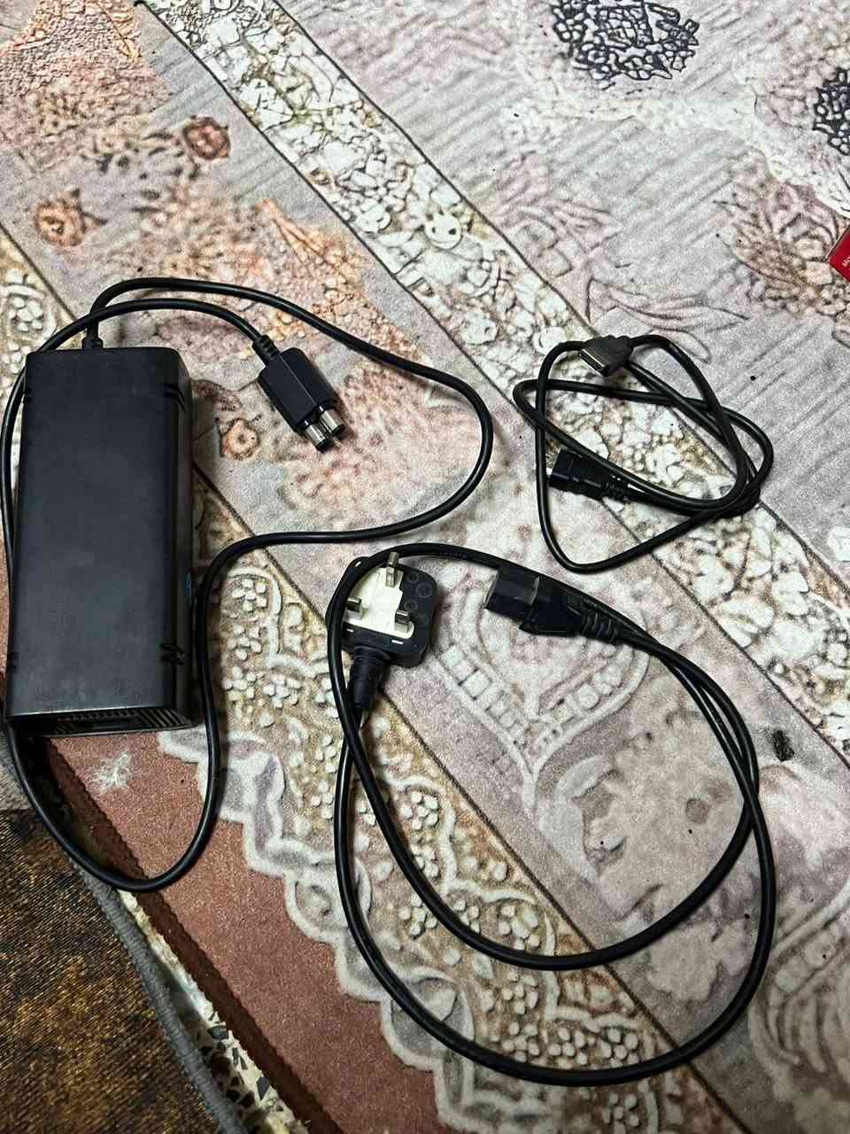 اكس بوكس 360مهكر مع جميع ملحقاته وجوستك 2 وجميع العاب وبيس 26  ونضافه 100من 100 وسعر الجهاز 125 وبي مجال رقم التواصل عبر الوات ساب او السيمكرت ***********
