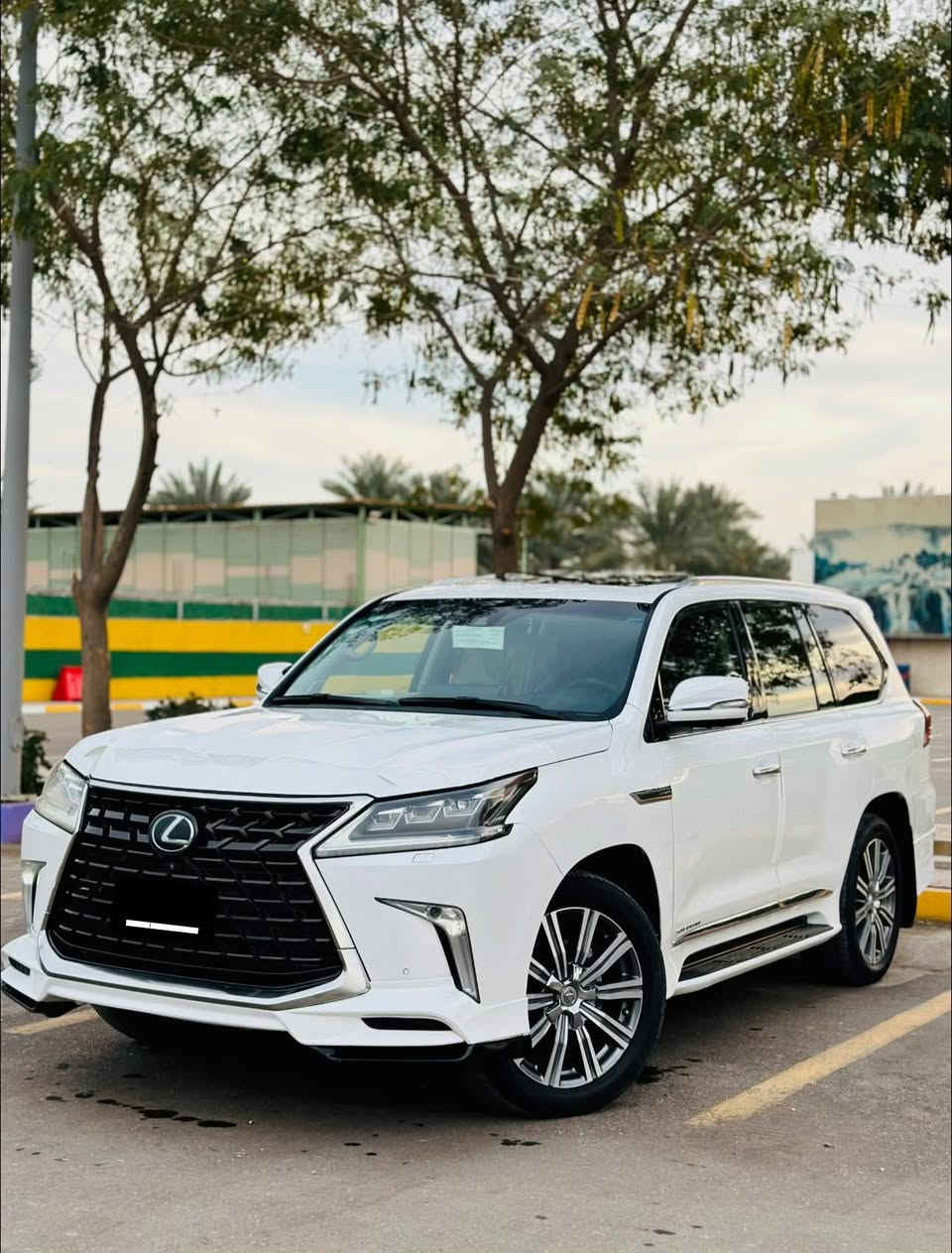 لكزز بريم اصل  
LEXUS LX570 S SPORT+
الموديل :2017
اللون: ابيض
المحرك  8 سلندر
رقم بغداد مميز 
_________
بصمه
سلايت روف 
جكات
كراسي كهرباء 
كراسي تدفى وتبريد 
كراسي الخلفيه كهرباء + تبريد
استيرين كهرباء 
شفتات استيرين
داخل قرميدي 
شحن الهاتف لاسلكياً
رادار
تحديد مسار
كروس سرعة
شاشات 
نظام AUTO START
هاندبريك دكمة AUTO HOLD
نظام DETECT OFF
نظام مانع انحدار
 تحكم (جهتين امامي+جهتين خلفي)
دبل حساس (امامي+خلفي)
فور ويل
تشغيل عن بعد
اشارة بالمري
مري كهرباء(شفط)
#نقطة_عمياء
لايت عدسة زنون(عالي+ناصي)
لد أمامي خلفي

—————-
سياره بيها دلعه فوك صفحه وحده من براغي مفتوحه وباقي كفاله 
السعر 580 وبيها مجال بسيط للطيبين 
السياره كفاله عامه 
مكان السياره : بابل 
***********
