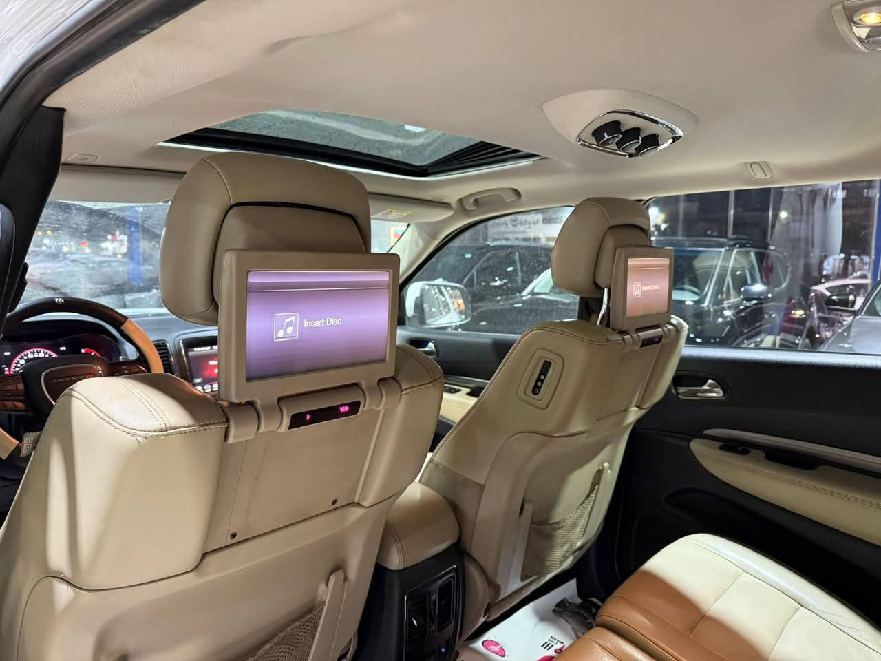 #دورنكو خليجي GT
#الضرر : السيارة مكفولة كفالة عامة ( بدون ضرر ) عدا بارد قليل جدا في الباب الخلفي
#الرقم : مرقم بغداد

#المواصفات :

▪️دوج دورانكو لون ابيض
▪️الموديل : 2020
▪️المحرك : . 3.6L . V6 (ستة سلندر)
▪️العداد : 90 الف ميل حقيقي
▪️حجم الويل : ويل كب حجم 20
▪️بصمات للابواب عدد 2 مع بصمة جنطة وبصمة تشغيل وتشغيل عن بعد
▪️لايتات زينون عالي وناصي مع حاجب LED مع كشافات دعامية زينون
▪️فتحة سقف ( سلايد روف )
▪️حساسات خلفية اصل
▪️كامرة خلفية دوارة اصل
▪️شاشة الدشبول كبيرة للتحكم بايعازات السيارات
▪️تحكم فول كهرباء لكرسي السائق والراكب
▪️غرفة السيارة جلد بيجي اصل
▪️تبريد و تدفئة لكشنات المقدمة
▪️گير شفتر بالستيرن للتحكم بالگير العادي
▪️سستم صوت
▪️اشاير بلمرايا الجانبية 
▪️يدات الابواب نيكل
▪️تحكم ستيرن جهتين بلوتوث وحاكية وكروس سرعة وتحكم صوت 
▪️منافذ USB امامي وخلفي
▪️نظام ABS مانع انزلاق
▪️السيارة وكالة هارم جديدة وبوضع الشركة .

السعر المطلوب : 285 $ورقة 
 
الاتصال على : ***********
#النجف
