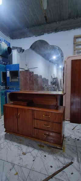 غرفة نوم صاج تسكام شغل ثكيل درجة اولي نضافة 90% اي كسر اي عيب مابي بالشرط لوك كما موضح بالصورة التقسيم الداخلي كلش حلو كذالك طول الكنتور 3امتار والارتفاع مترين ونص والعمق 60. للبيع السعر 550 بي مجال بسيط *********** 
سايدين دوميز الجمعية مقابيل ملعب دوميز قرب اق صو مول كركوك
