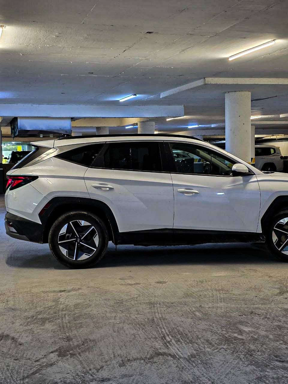 توسان SEL 2025 للبيع فقط اعتذر عن المراوس
✅ بصمة تشغيل
دخول ذكي واضائه ترحيبيه 
✅ رادارات 360 مع توقف ذاتي
✅ مثبت سرعة تفاعلي
✅ مثبت مسار (قيادة شبه ذاتية)
✅ نقاط عمياء و safe exit
✅ Auto Hold و Auto Start/Stop
✅ Apple CarPlay و Android Auto لاسلكي
❕️شاحن لاسلكي
❕️تدفئه كشنات
❕️جنطه كهرباء
✅ أوضاع القيادة: Sport / Normal / My Drive
📌 ملاحظة: تبديل قبق جنطة نفس اللون، بارد بالبنيـد فقط بدون صبغ، والإيربكات والدواخل سليمة.
💰 السعر : 185 ورقة 
📍 بابل – الحلة – شارع 60 مركز
📞 *********** 
وبي واتساب - تلكرام
