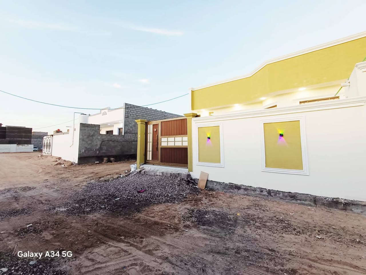 🔹الشـراي الفعلي يجي ويدلل
♦ الســـــــــعـــر 115

♦ العنــوان:شط العرب_الجزيرة 
      باب الهوى 
     ( قريب للسوگ وعرض الفرع 12م) 

♦ طابو صرف بأسم عراقي سند ٢٥

♦ التفاصيل : مساحة 200م بناء 
      مسلح غرفتين وصالة واستقبال
     ومطبخ وصحيات وكراج وحديقة

📞 للمزيــد ***********
