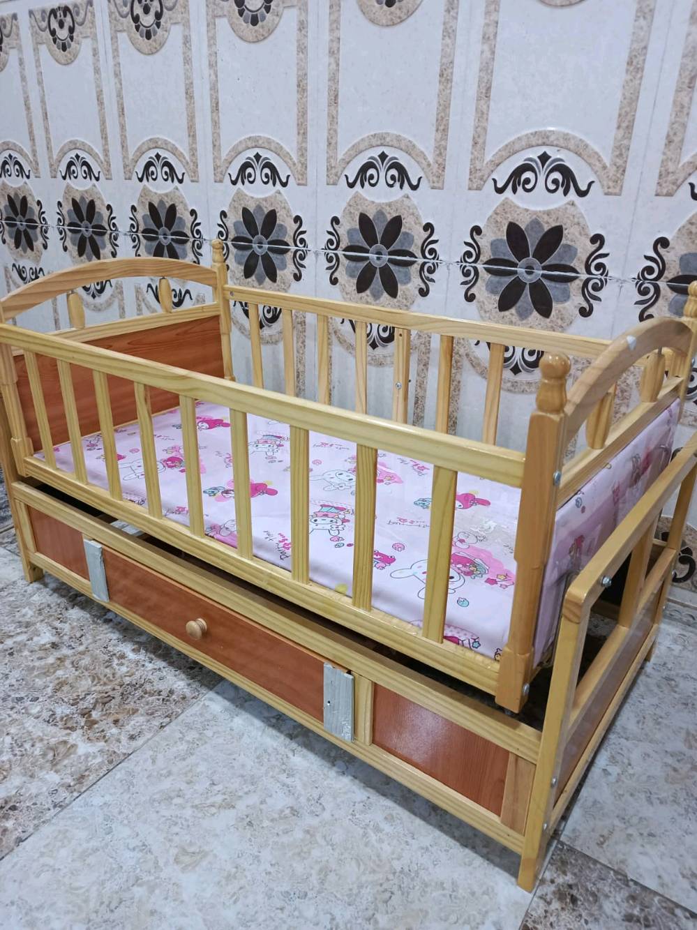 كاروك للبيع نضيف ما بيه شي مكاني حمدان سعره ٣٥ الف للاستفيار واتساب ***********