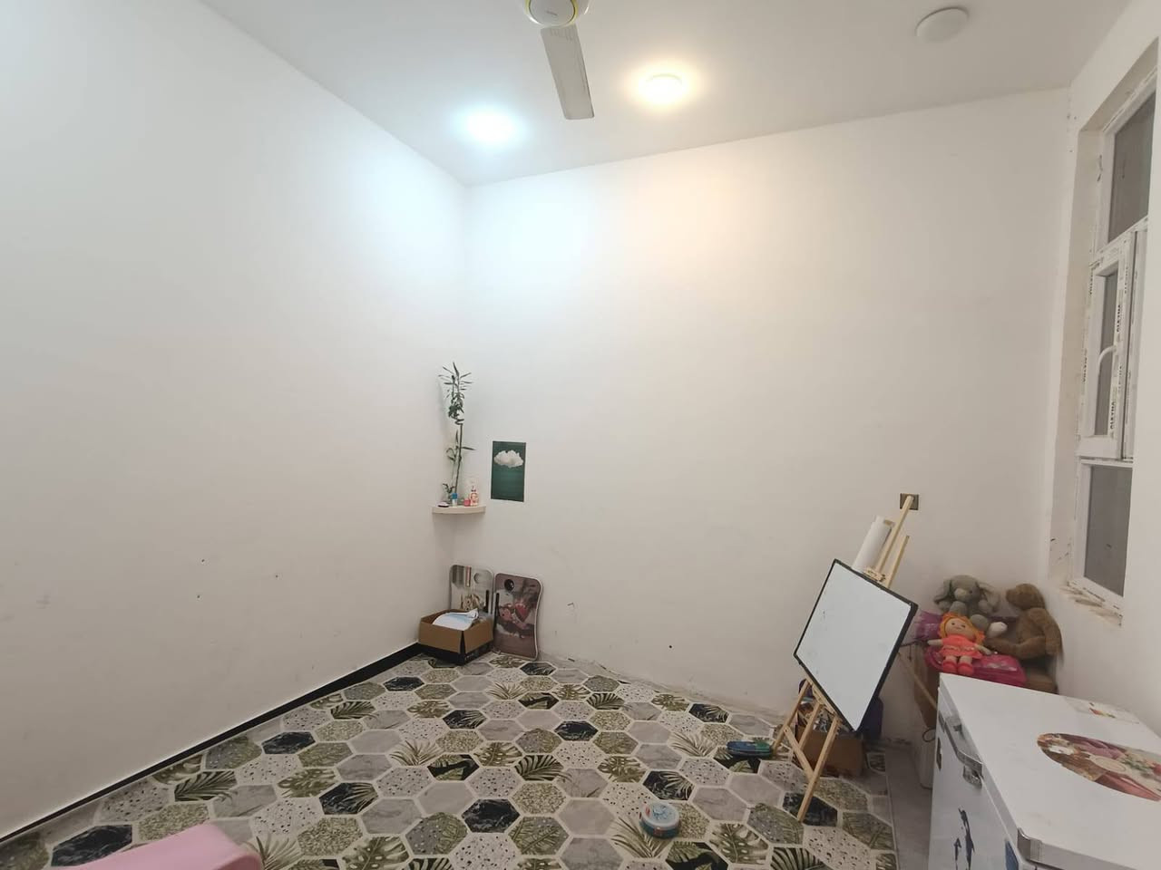 بيت للبيع الموحية 40190المساحه 200م السعر 350قابل للتفاوض للاستفسار ***********
