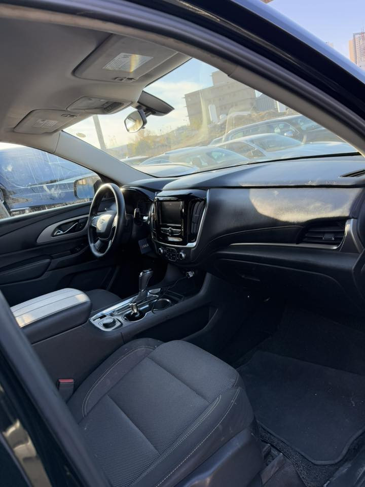 السلام علیکم 
شوفرلیت ترافیرس مودیل ٢٠٢٠ موصفاتLS
محرک ٦ سلندر 
فورویل 
اخوان سیارتی رقم و هزە جدید بشرت نفس الیوم
سیارە ماشیە ٦٨ الف مايل 
سياره امامى و خلفيه كبس ١ باب ضرر و صبغ
سياره سعرها ١٩٥$ بيه مجال
مكانى بلسليمانيه
***********
