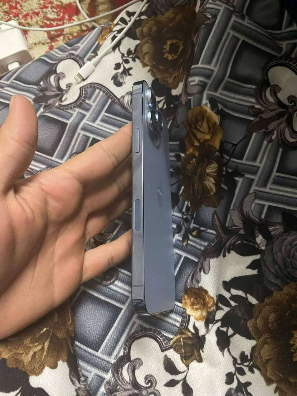 سلام عليكم 
13 برو ماكس 
ذاكره 265
بطايه 76
تك سيم 
نظافه 95٪
جهاز مافتوح 
سعر 675 بيه مجال للطيبين


**إذا كنت صاحب هذا الإعلان وتريد حذفه لأي سبب، رجاءا أرسل رسالة إلى الدعم الفني**