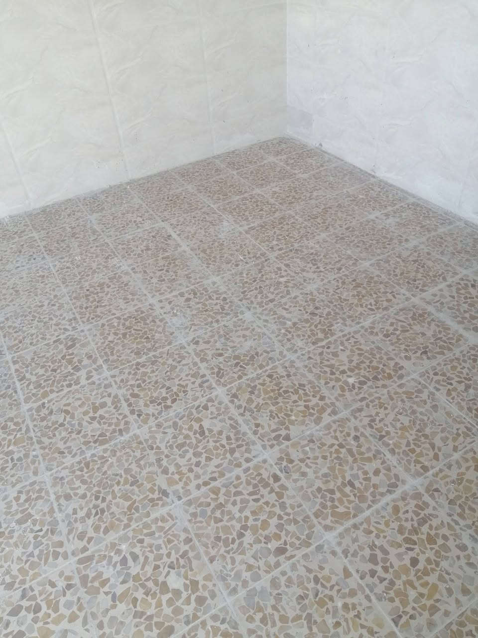 السلام عليكم ورحمة الله صفاف سيراميك جدار على 4000ال متر بورسلين 4000 كاشي 3500 وكبنات حلان او مرمر نشتغل يظاََ داخل الموصل فقط *********** /***********
