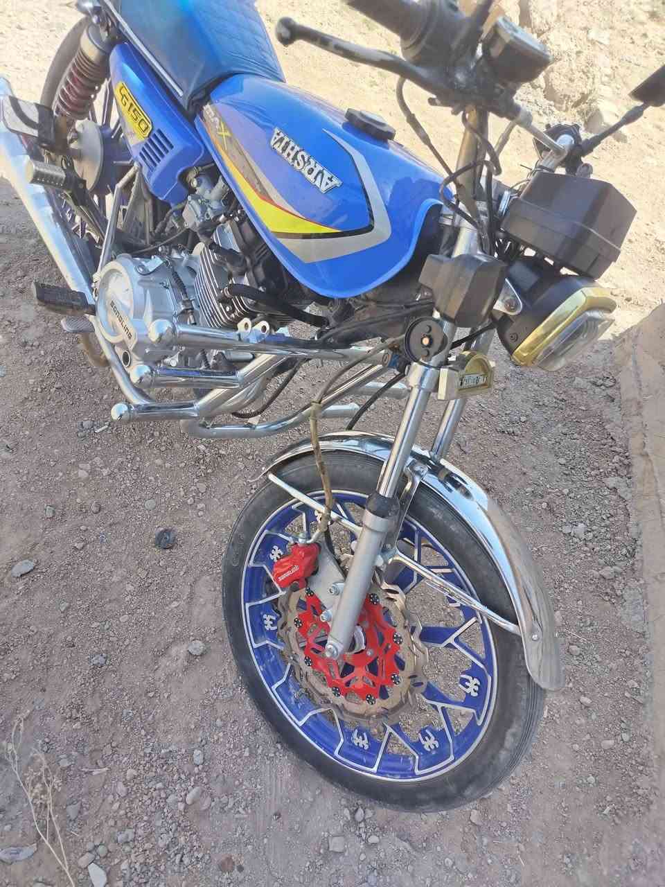 سيفان  موديل ٢٤ للبيع سعر ٦٠٠ وبيها مجال مكاني لكرمه لبسوده‏‪***********‬‏
