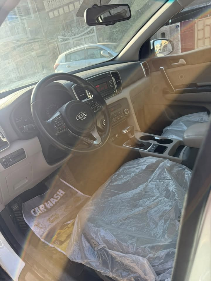 ⸻

للبيع 

| كيا سبورتج 2016 شكل 2017 

🚘 Kia Sportage
* خليجي 
* محرك دوش 2000
* اللون: أبيض
* السيارة نظيفة جدًا.
* السيارة عليها ادامة كاملة ما بيها اي نقص
* السيارة استخدام شخصي وحالتها جيدة جدًا.
* مكيف ثلج، ولا تحتاج أي مصروف.
*السيارة جاهزة للفحص.
*أوراقها كاملة.
* بيها طخات بارد فقط ومعدله وكاملة

📍الموقع: بغداد

📞 للاستفسار : ( *********** )
