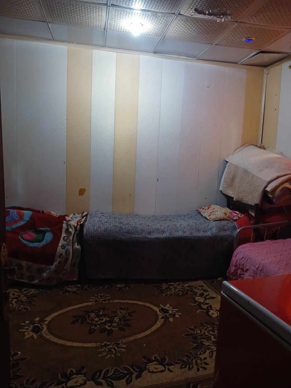 السلام عليكم  
بيت للبيع المساحه( ١٨٦)متر 
طابو صرف مداور ثاني يوم العنوان خلف الإطفاء القديمه 
ملاحضة // البيت عكاده
السعر 90 وقابل للتفاوض 
للأستفسار الاتصال ع رقم  *********** .***********
