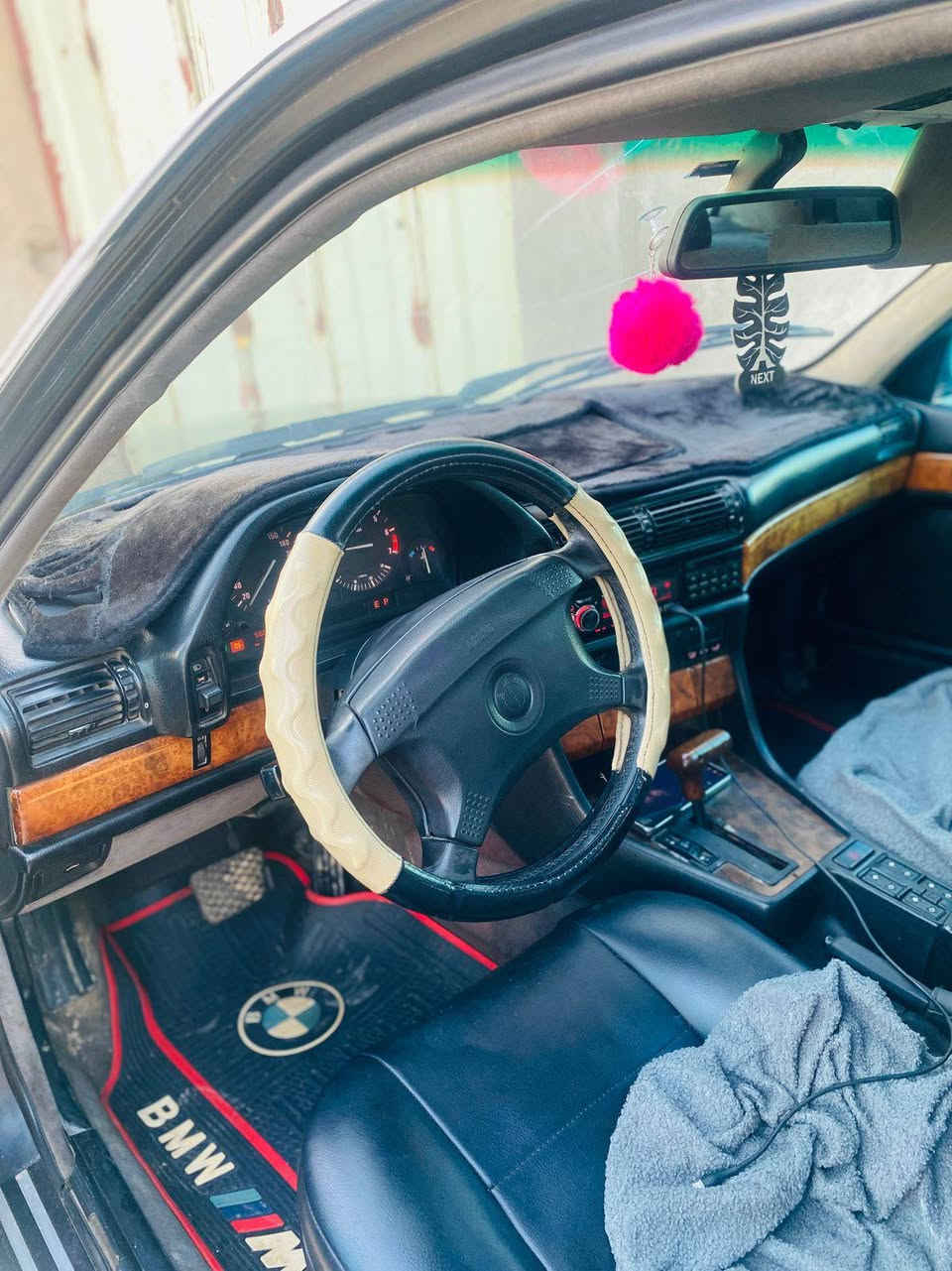 سلام وعليكم بيم (735)موديل (91)رقم بغداد بسمي تحويل ثاني يوم سياره جاهز كير او محرك اوصدر شرط (سعره 63او بيه مجال) مكان السياره ضلوعيه (***********)
