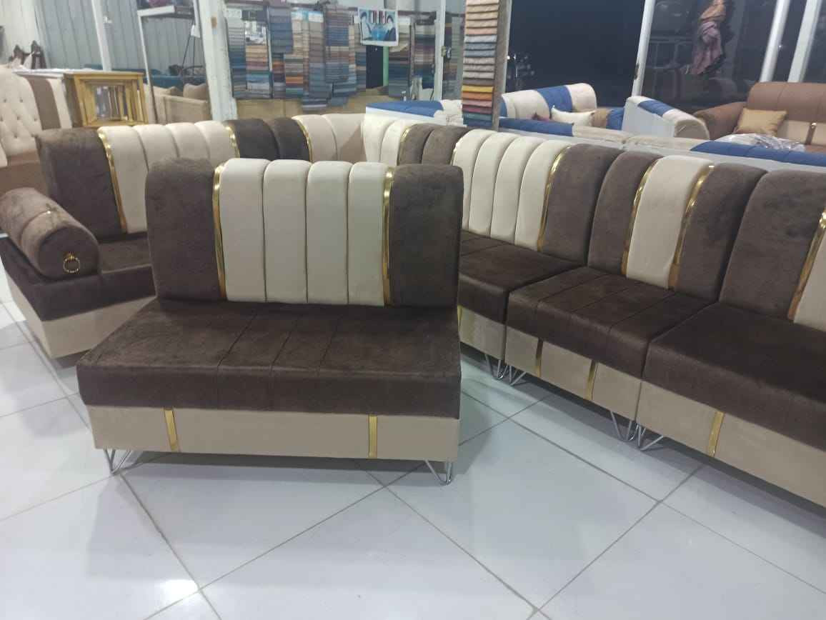 ديوانين نفس اللون يشغل استقبال 6في4 متوفر اكثر من موديل أشتغل ع المتر العنوان الفرع الاول العزه القديمه قرب التارتان ع الدجيلي.  الفرع الثاني العزه الجديده شارع مستوصف الشفاء مقابل حلاقة العراب للأستفسار 
*********** واتساب دهل اوران, واسط
