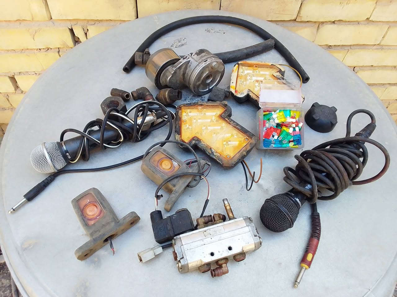 السلام عليكم ورحمة الله غراض للبيع 
***********واتساب
