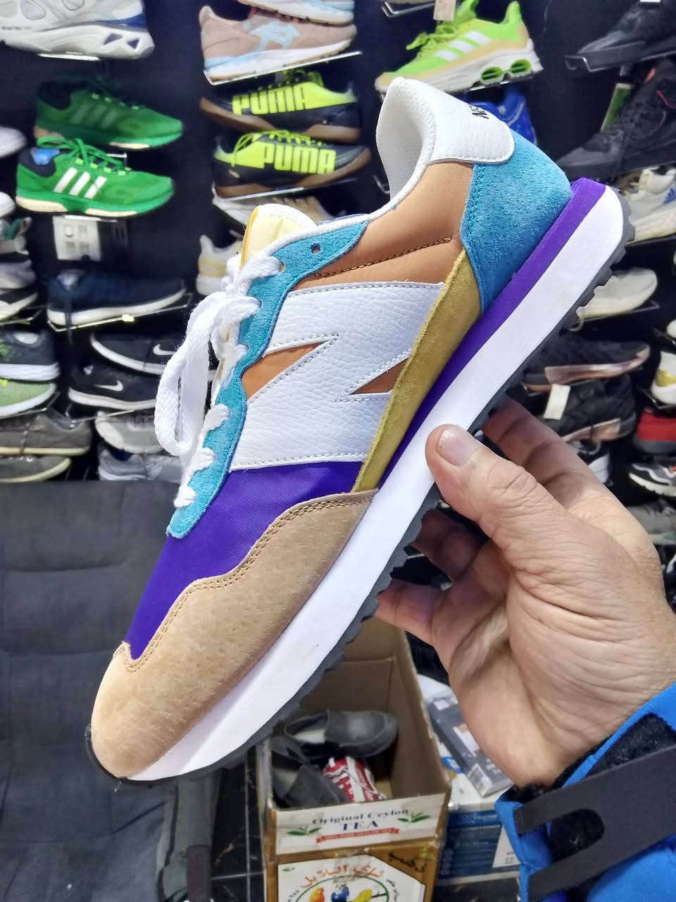 NEW Balance 
saiz..44
28cmطول القدم
سعر القطعه..فقط 25الف فقط25الف مع التوصيل
للحجز والاستفسار راسلنا واتس اب ***********
توجد خدمة توصيل كل المحافظات
