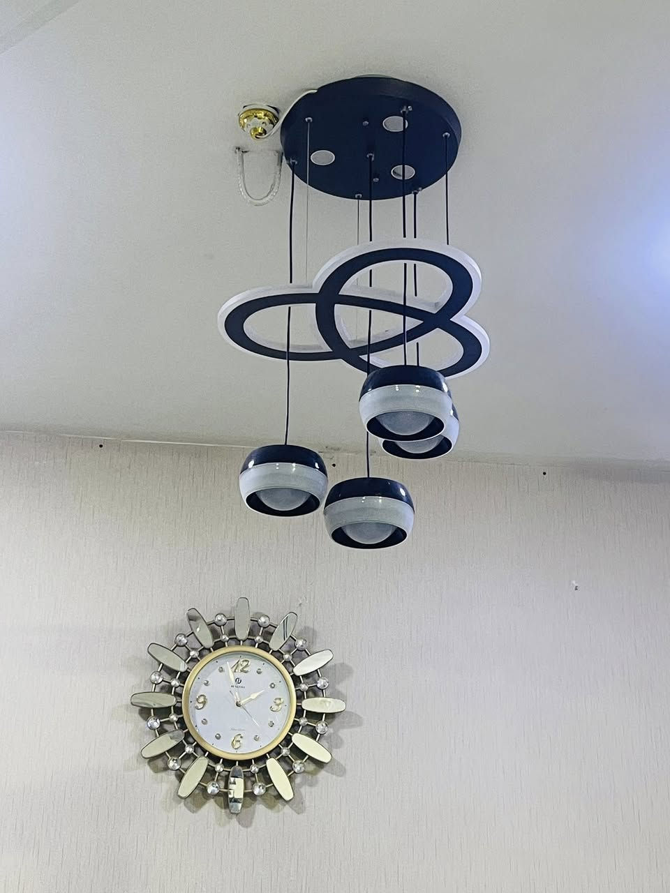 للبيع في بغداد
زوج ثريات مودرن 
للتواصل خاص او *********** واتساب او اتصال
