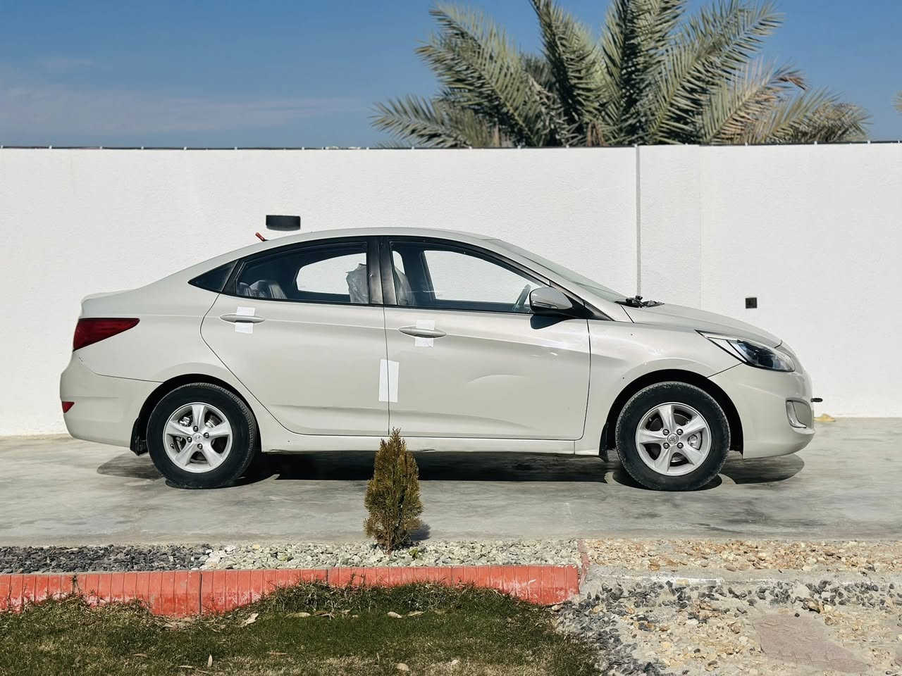 السلام وعليكم للبيع اكسنت مديل ٢٠١٦ محرك ١٤٠٠ خليجي كفاله من صبغ والفتح بيها مكانات بارد فقط جديده ربع ما تصرف عليها جاهزه حداديه صدر دبلات تايرات كلشي جديد  مكان السياره بغداد جسر ديالى الجديد ( الكرغوليه ) رقم بغداد الدولي ب اسمي السعر ١١٠ وبيه مجال ترهم وعده بمقدمه لا تقل عن ٥٠ ورقه للاستفسار  ***********
