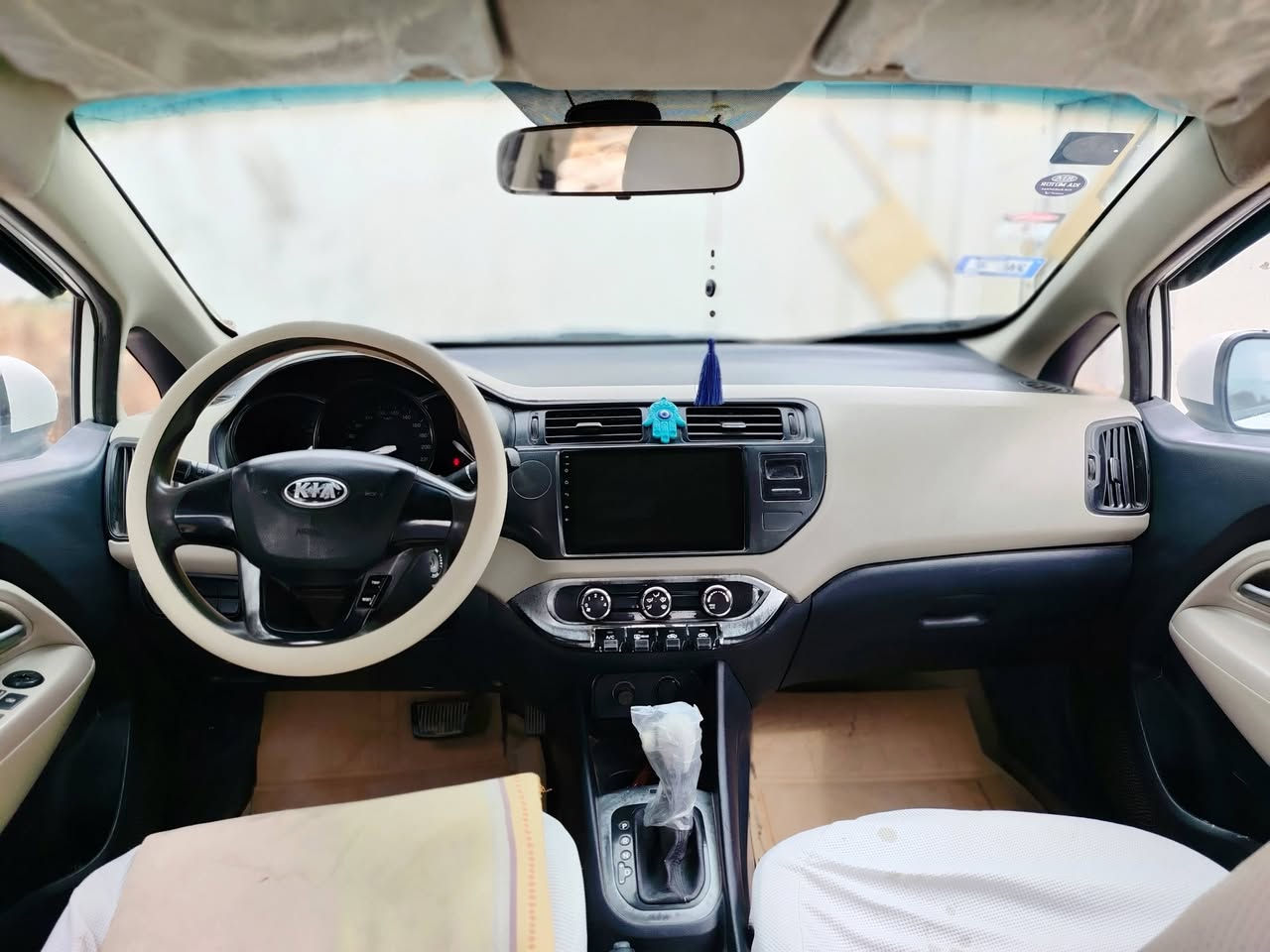 السلام عليكم سياره كيه ريو. 2014سياره خليجي كير محرك حدايده تبريد سياره جاهزه مابيه نقص للبيع او مراوس حسب القناعه السعرمكان ناصريه خاص رقم صاحب السياره ***********
