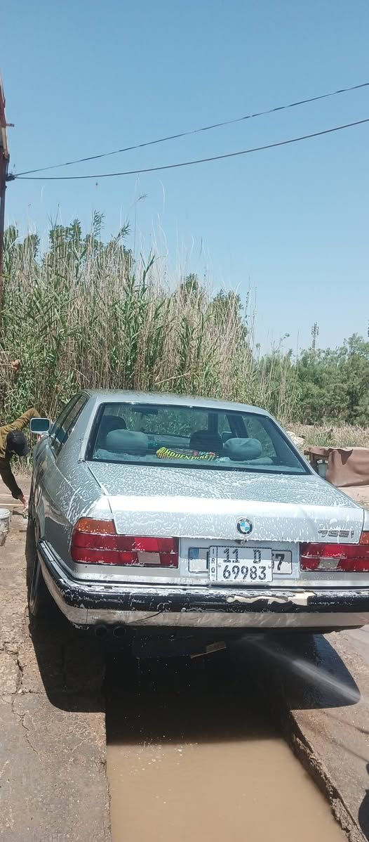 سلام عليكم
للبيع 735 موديل 92 هزه جديده رقم دولي بغداد محرك كير مكفول ترايك وين ما يعجبك كهرباء حلوه تبريد شغال 
فتحه ما تشتغل سياره بيها طخه بنيد كد اقل الشبر بيها خياس بسيط جاملغ الخلفي وتكمه يم جامه السايق حداديه جديده تخم تاير جديد داخل اسود كشنات جلد   سعر53بيها مجال شراي يتصل ***********
