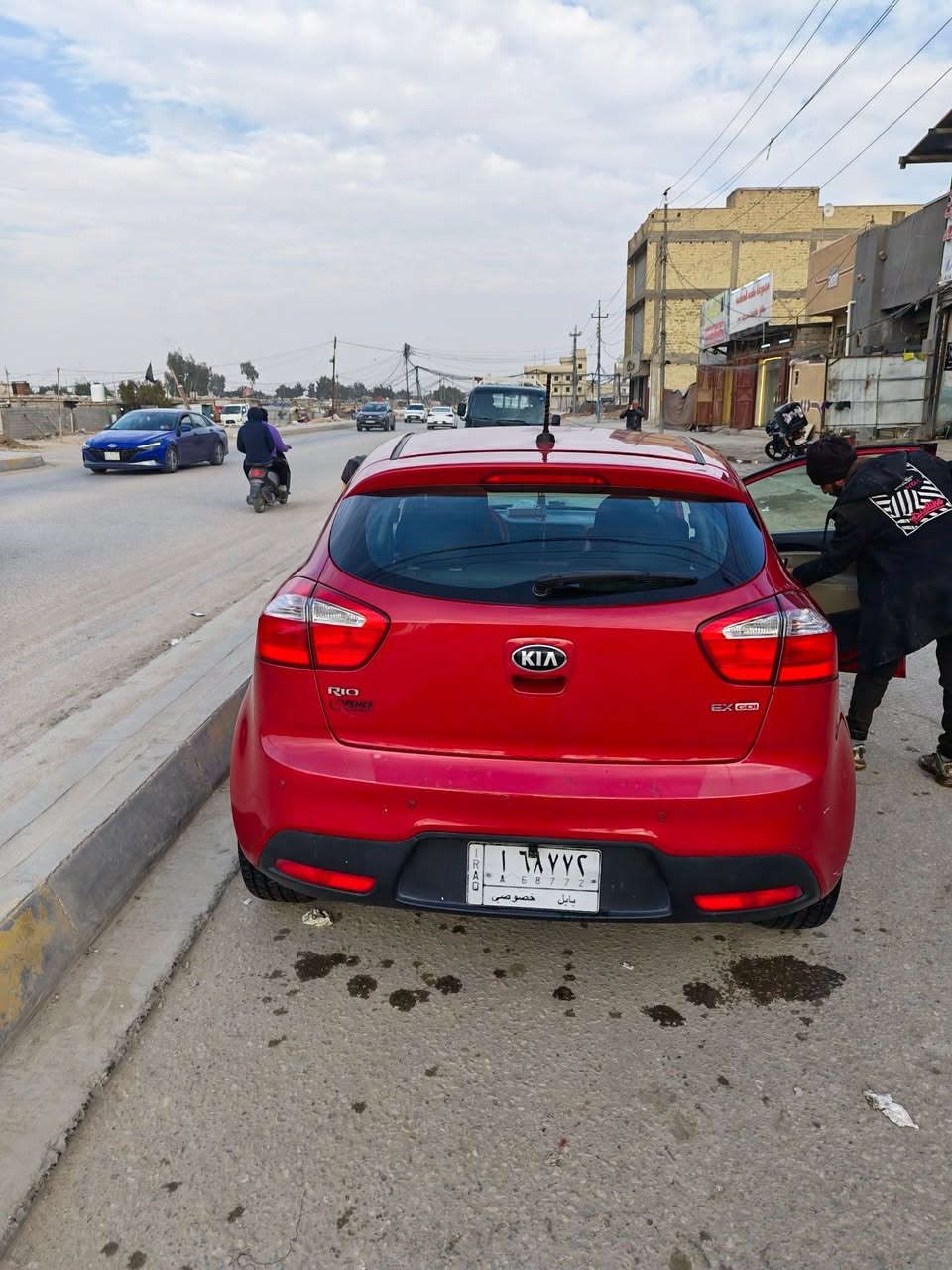 السلام عليكم 
كيا ريو 2013 للبيع فقط
وارد امريكي محرك 1600بيه صبغ الجاملغ الايسر وباب السائق فقط وبيه جراد بسيط بالقمارة..سيارة حلوه وبلادية ماشيه 44 الف  ميل حقيقي
رقم بابل باسمي السعر 70وبيه مجال بسيط
للاستفسار الاتصال على ***********
