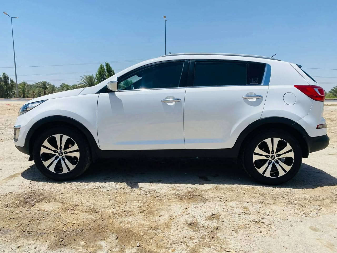 السلام عليكم للبيع سبورتج 
خليجية موديل 2011 مكفولة 
موصفات السيارة 
بصمة 
بصمة ابواب
بنوراما 
فور ويل
مري شفط
ثلاجه بل الجكماجه
مكينه 2400/المرغوب
كشن كهربائي
تحكم استيرن جهتين
شاشه أندرويد الكبيرة 
كامره خلفية 
حساس 
كشنات جلد
منظومة تبريد جديده 
منظومة بانزين جديدة 
باتري جديد 
رقم السيارة واسط مشروع وطني 
يعني وين مايعجبك تحول 
السعر 135
***********سجاد
