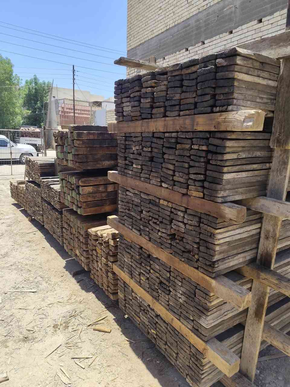 قالب خشب مستعمل للبيع نضيف العدد 17ونص الاطوال11مكعب والباقي مقاصير العنوان بابل هاتف ***********
