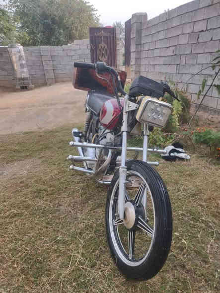 السلام عليكم شباب دراجه ايراني موديل 19 نظيفه وخير م̷ـــِْن •اللّـہ̣̥ بيها مكينه خرسه ادراجه شويه يرادلها ترتيب بس السعر 300 وبيها مجال والاتصال ع رقم ***********
