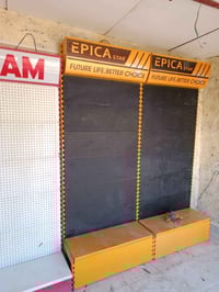 عارضات عدد 4 للبيع السعر كلهن بـ 100 07738887750