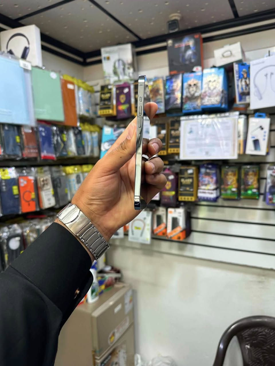 13 برو ماكس 
ذاكره 128 
نموذج M تك سيم 
بطاريه 98
شرط ما مفتوح 
نظيف 
سعر الجهاز 635 
شراي خاص او اتصل 
***********
***********
