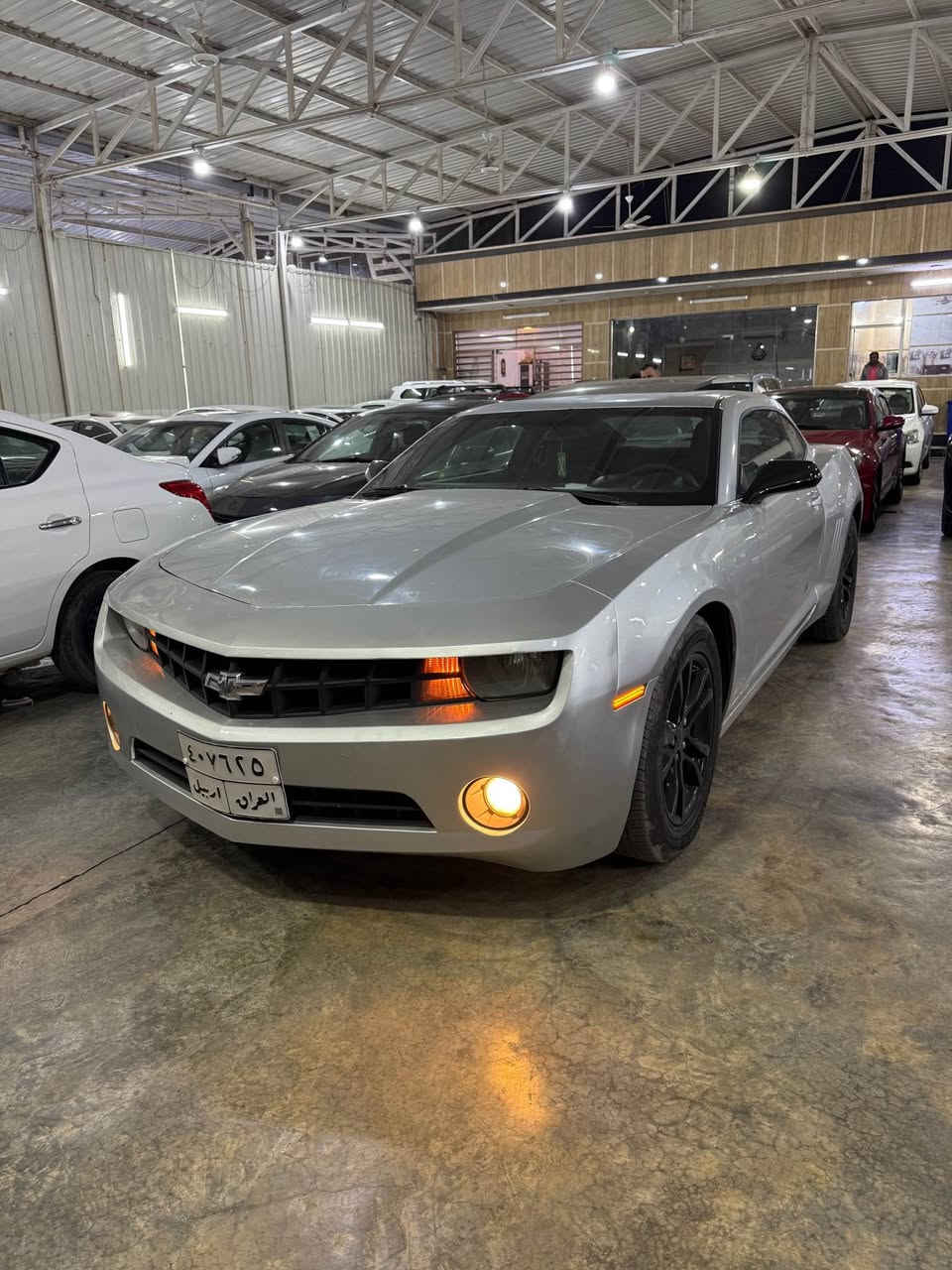 كمارو 2013 فول محرك 6 سلندر 
مراوس بدب محور بطه 
مكاني بغداد
*********** بغداد, العراق
