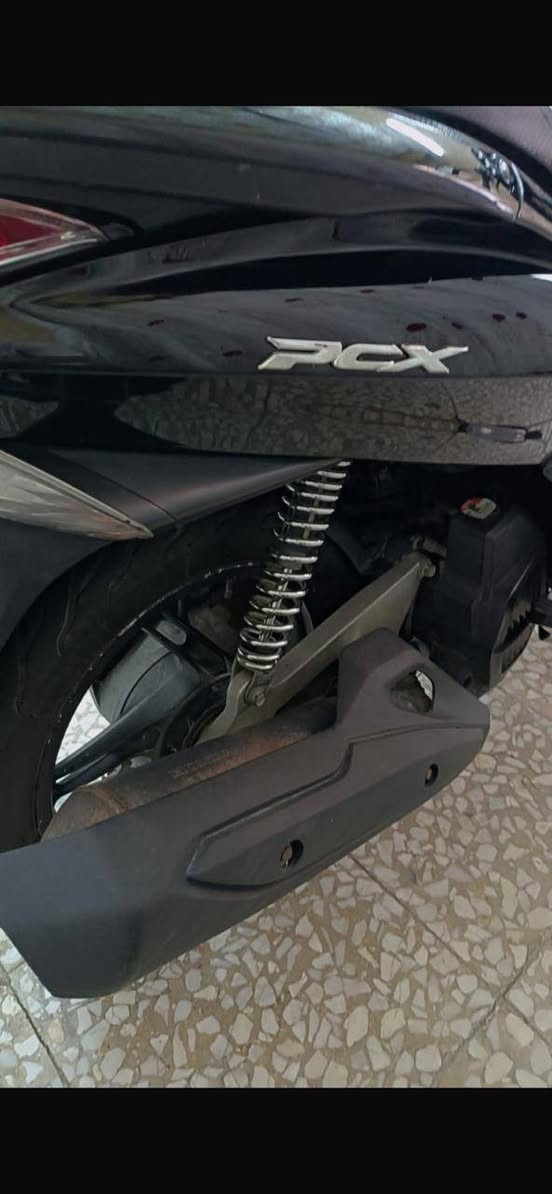 دراجه pcx الجيل الاول ياباني اصلي نظيفة جدا اخت الجديدة مابيها كل نقص تعال افحص واخذها شلعة معدل للبيع مكان بغداد الجديدة   *********** ١٠ ورقات
