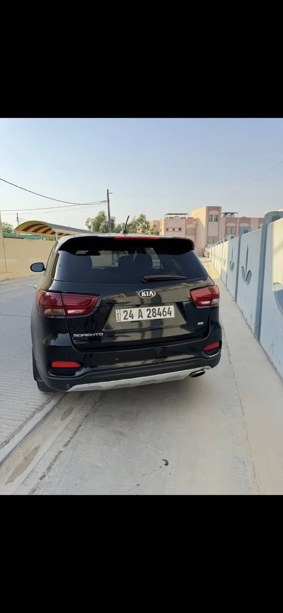 حيه طيبه أحبتني  سورنتو  وارد امريكي موديل ١٩ سياره ٧ راكب نص فول جاهزه وحادثها خفيف بدون ايرباك فقط حافت البنيد بدون اي دواخل الباقي كفاله عامه تخم تاير جديد حداديه زيرو ماشيه ١٥ mتبريد خلفي شاشه كبيره تحكم محرك كير تبريد كوله كفاله معايزه شي رقم دهوك نكليزي بسم كردي تريد وكاله تحويل مضمون رقم جديد هزه جديده مكان سياره بالنجف بيع فقط السعر المطلوب ١٥٧ وبيه مجال بسيط  ***********
