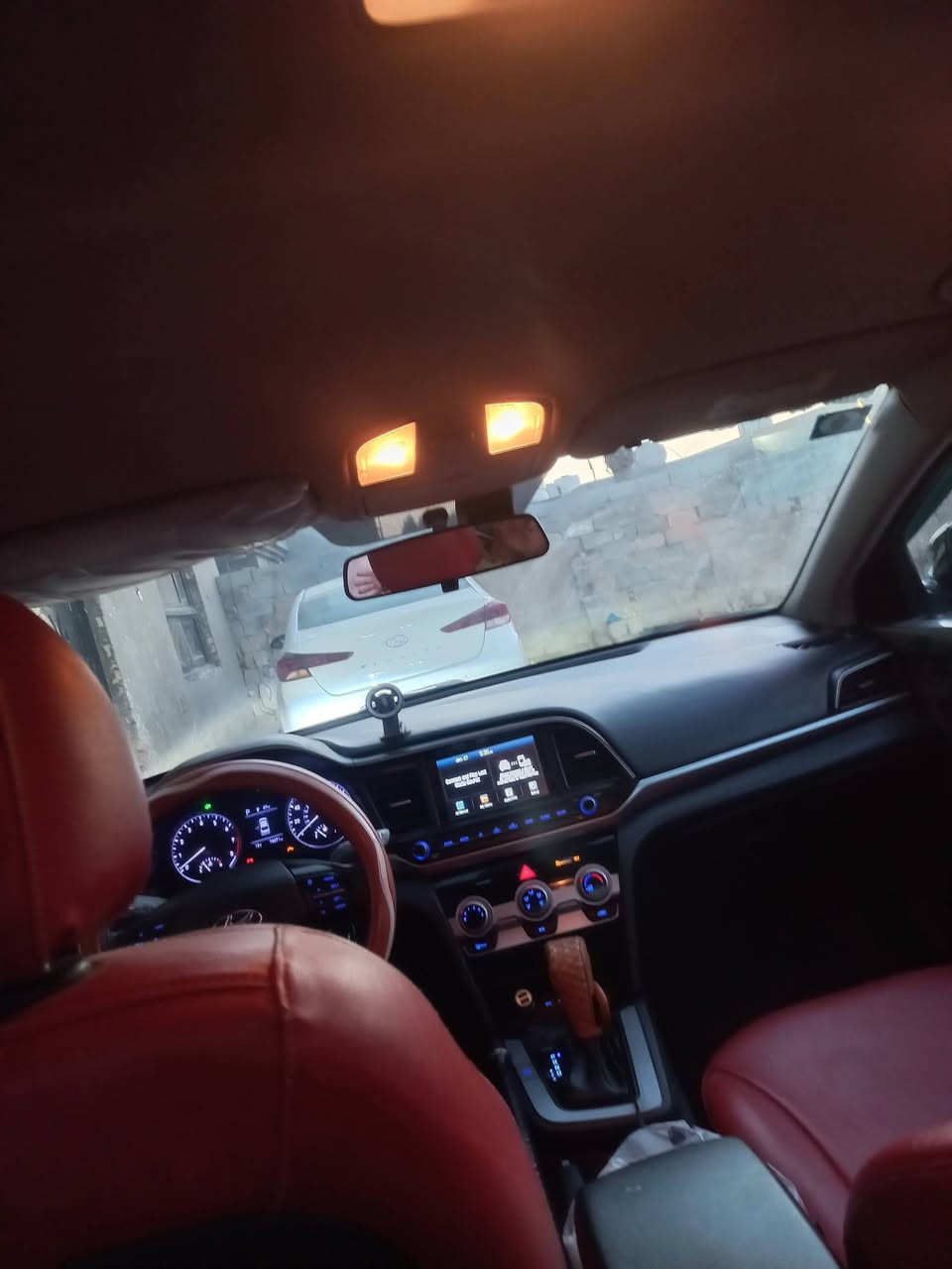 سلام عليكم الانتر امريكي 2019 مكينه 2000نص موصفات بيها البنيد مبدل الباقي كفاله داخل جلد مكان بغداد الرقم ***********
