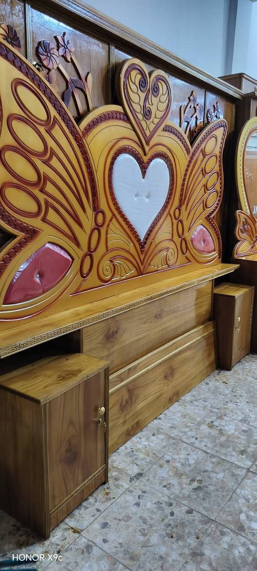 السلام عليكم غرفه كامله ام الخمس بيبان شغل نظيفه شغل درجه ثانيه طابقين شغل سوقي  طابقين شغل سوقي الوجه صاج الكنتور 5 ملم غرفه جديده كلش ما مستعمله هواي استعمال قليل جاهزه وكامله اي نقص ما بها 625 شامل الشد والتوصيل مجانا بيها مجال قليل للشراي *********** واتساب مكاني نجف ناحيه الرضويه قرب الجسر مال الرضويه
