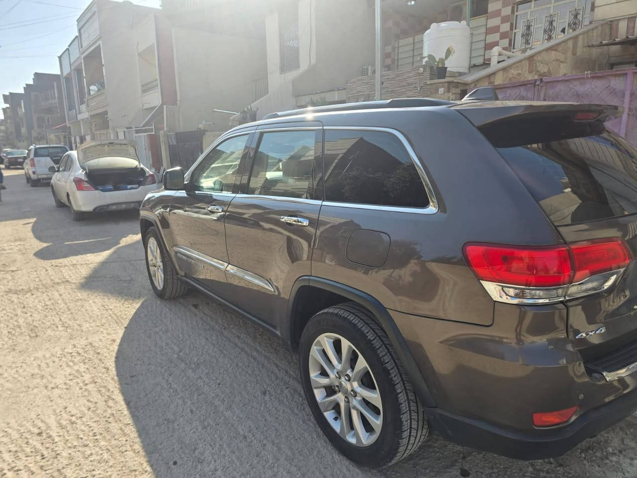 لمتد فول الفول 
رقم بغداد مميز ,,,مكفولة من تبديل اي قطعة ومكفولة من الصبغ
تخم تاير ودسكات وباتري كلة جديد
بيها ملاحظات بارد وتكحيل بالكارت 
مبدل بساتم 2014 يعني ترتاح من مشاكل المحرك+ بيها منظومة غاز اضافة ايطالي
سيارة جديدة جدا وعلى ايد وحدة لتقارنها ويا المهجومات

مكانها شارع فلسطين
*********** واتساب
